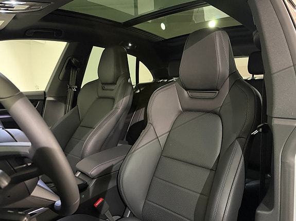 Porsche Macan 4 10 of 21