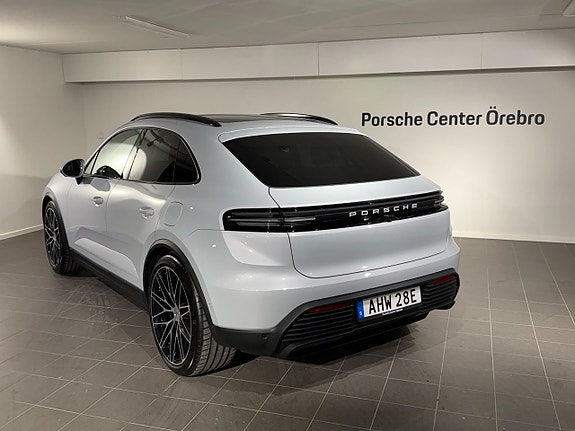 Porsche Macan 4 2 of 21