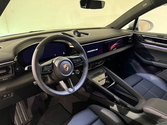 Porsche Macan 4 9 of 21