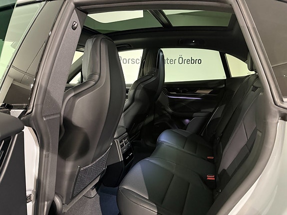 Porsche Macan 4 4 of 21