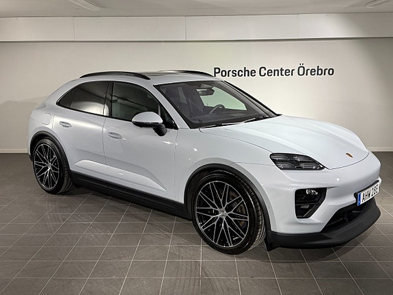 Porsche Macan 4 15 of 21