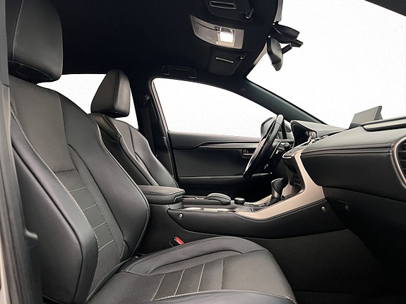 Lexus NX300h 9 of 27
