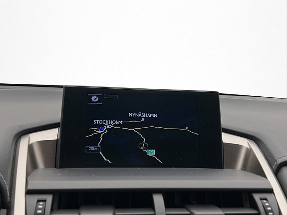 Lexus NX300h 16 of 27