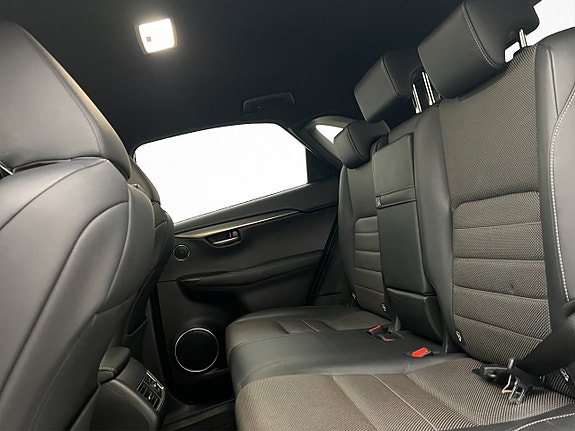 Lexus NX300h 10 of 27
