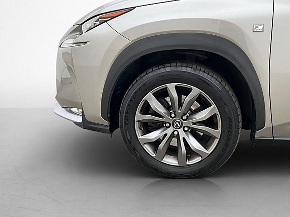 Lexus NX300h 24 of 27