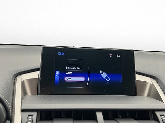 Lexus NX300h 15 of 27