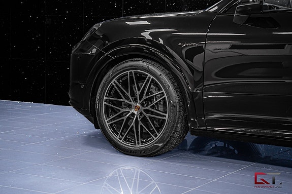 Porsche Cayenne 5 of 23
