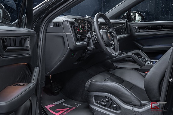Porsche Cayenne 9 of 23