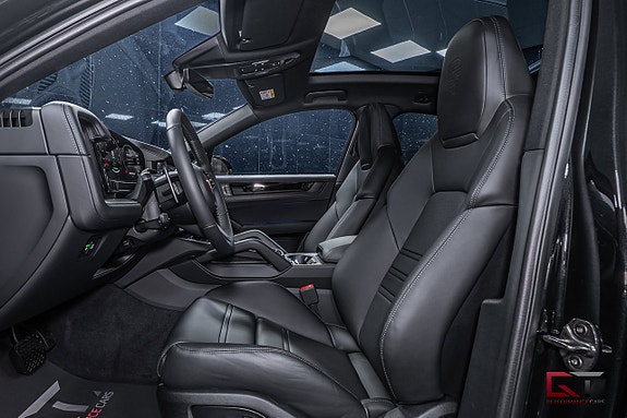 Porsche Cayenne 16 of 23