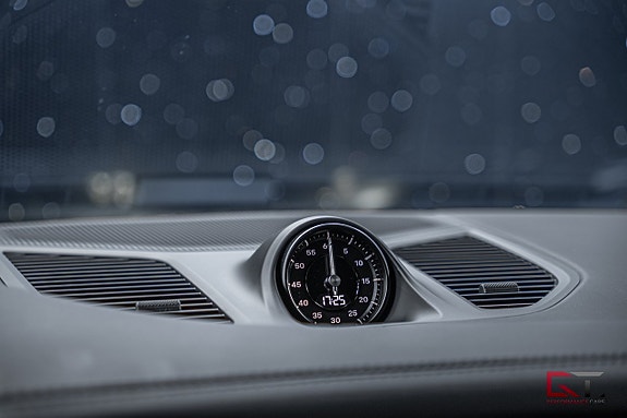 Porsche Cayenne 15 of 23