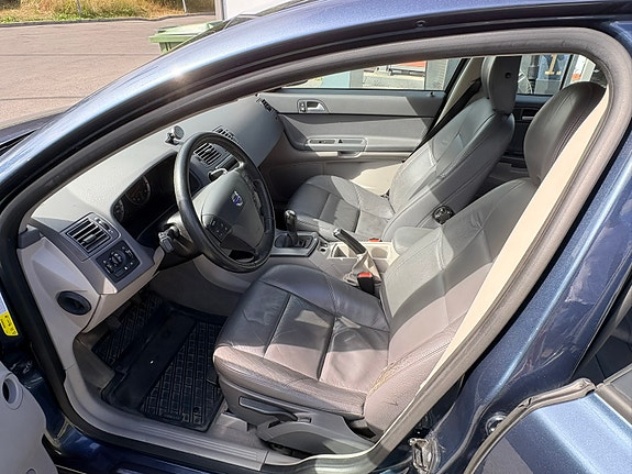 Volvo S40 9 of 17