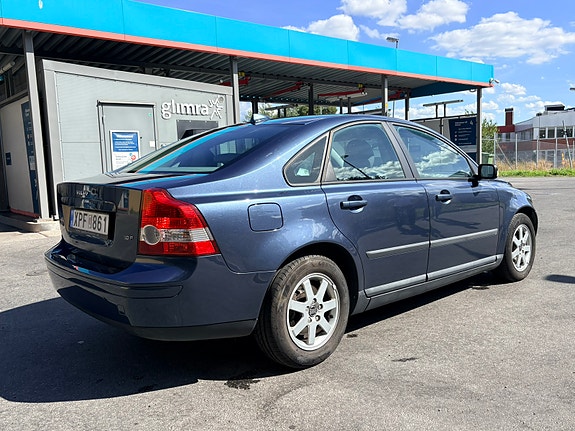 Volvo S40 3 of 17