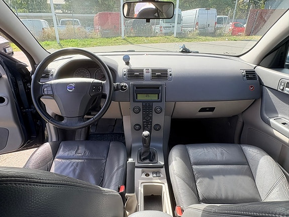 Volvo S40 8 of 17