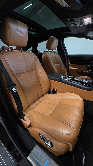 Jaguar XJ 28 of 30