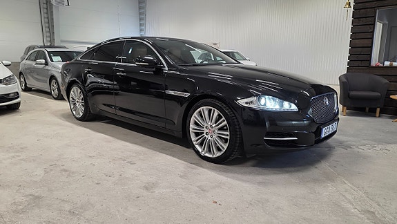 Jaguar XJ 8 of 30
