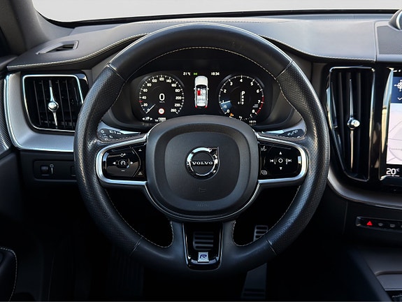 Volvo XC60 13 of 30