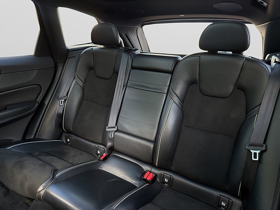 Volvo XC60 26 of 30