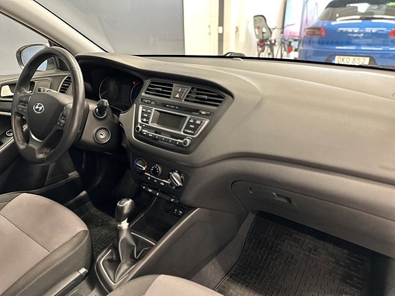 Hyundai i20 15 of 17