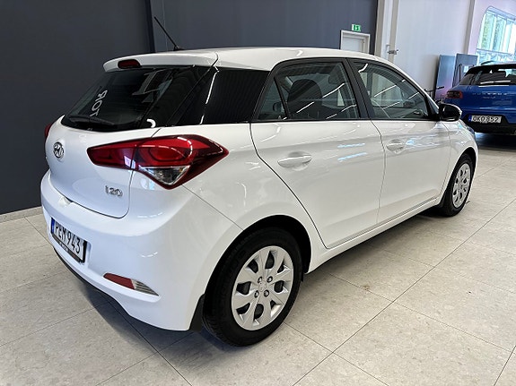 Hyundai i20 8 of 17