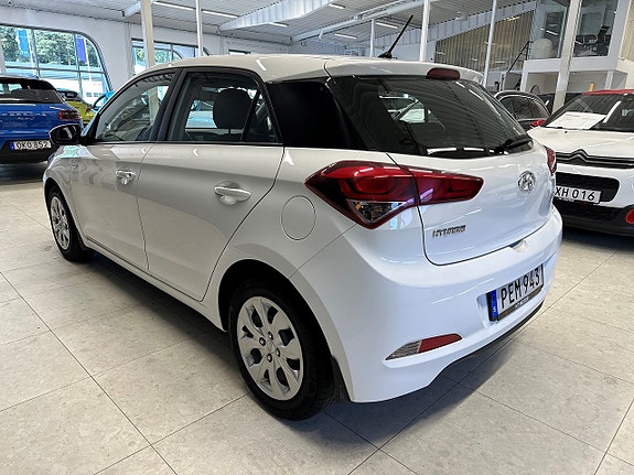 Hyundai i20 5 of 17
