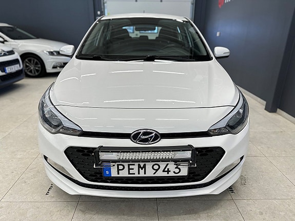 Hyundai i20 3 of 17