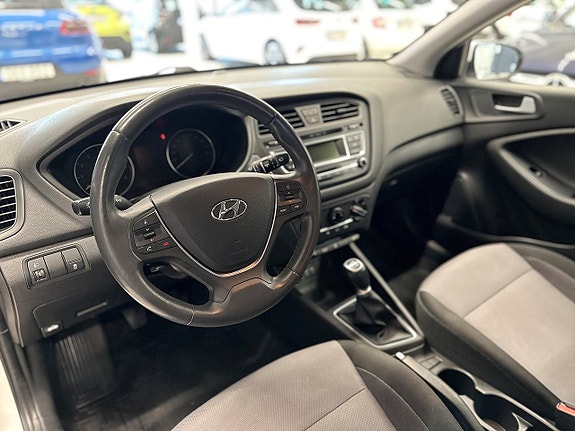 Hyundai i20 12 of 17