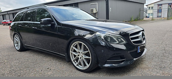 Mercedes-Benz E220 3 of 9