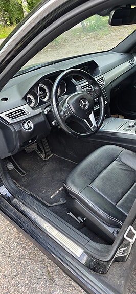 Mercedes-Benz E220 5 of 9