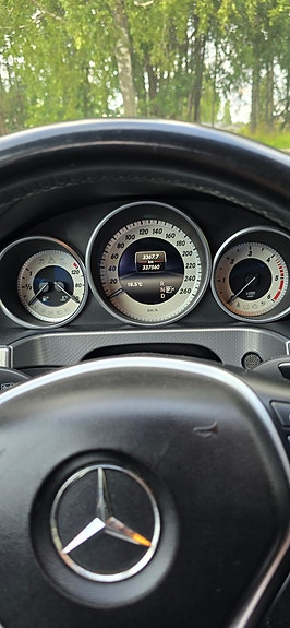 Mercedes-Benz E220 8 of 9