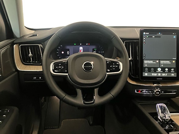 Volvo XC60 10 of 13