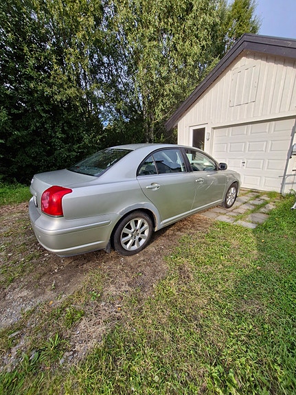 Toyota Avensis 3 of 8