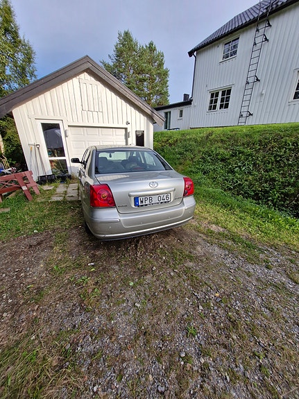 Toyota Avensis 4 of 8
