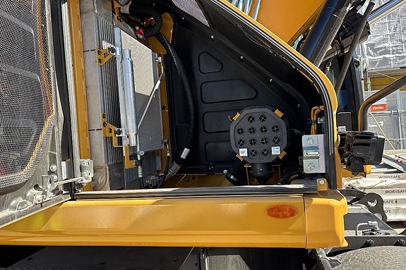 CAT M 317 20 of 24