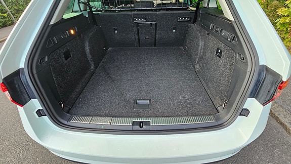 Skoda Superb 9 of 12
