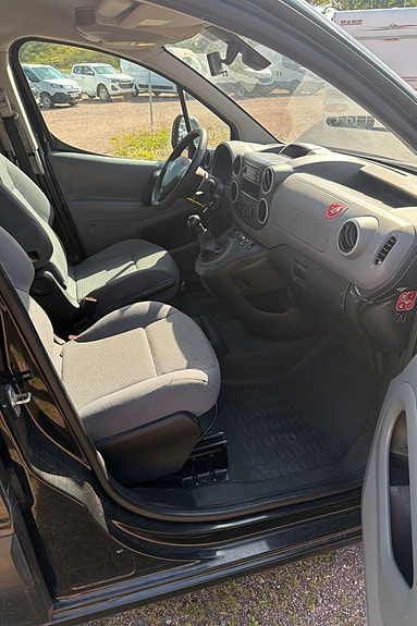 Peugeot Partner 4 of 8