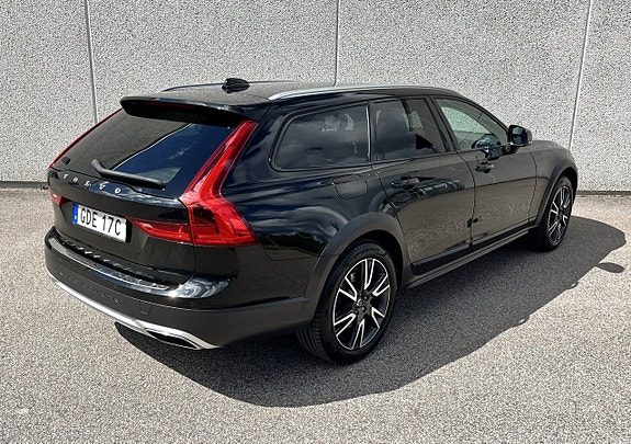 Volvo V90 Cross Country 3 of 9