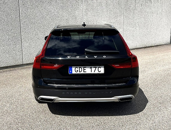 Volvo V90 Cross Country 4 of 9