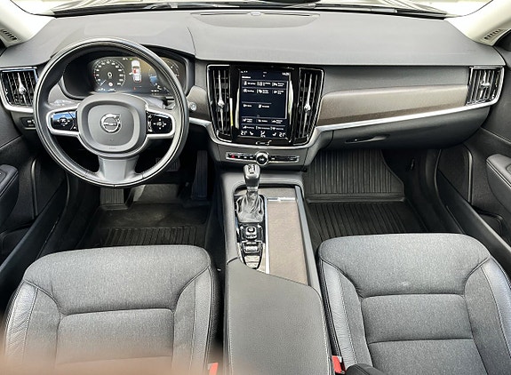 Volvo V90 Cross Country 7 of 9