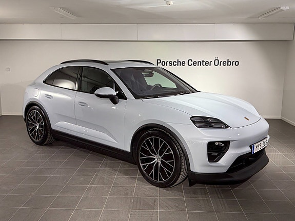 Porsche Macan 4 13 of 17