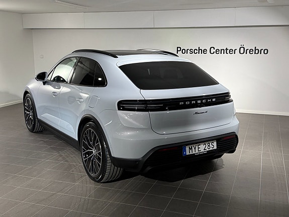 Porsche Macan 4 3 of 17
