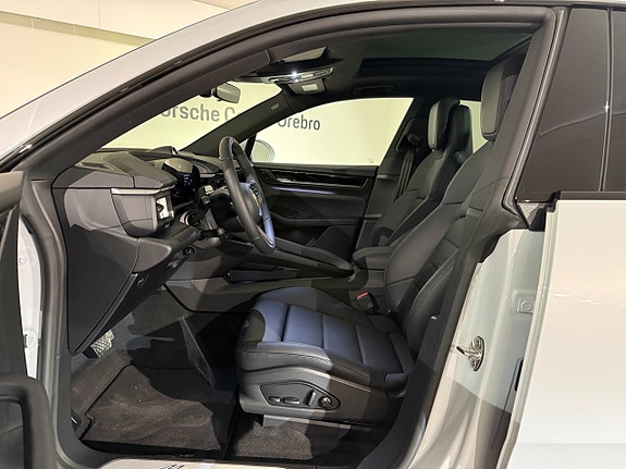 Porsche Macan 4 9 of 17