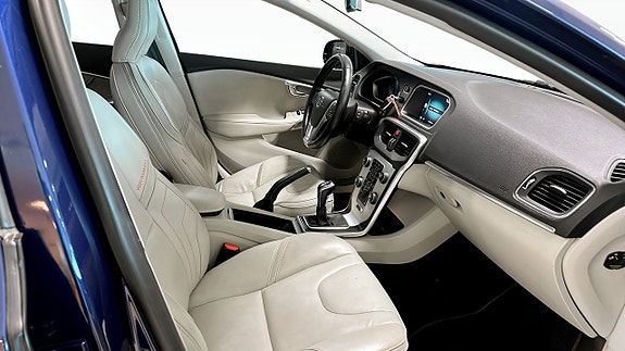 Volvo V40 3 of 9