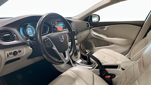 Volvo V40 4 of 9