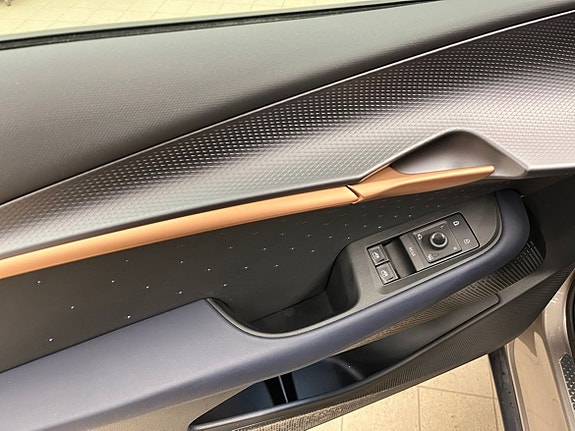 Cupra Tavascan 18 of 22