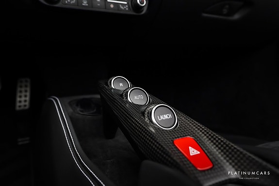 Ferrari F8 Tributo 14 of 29