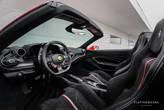 Ferrari F8 Tributo 5 of 29