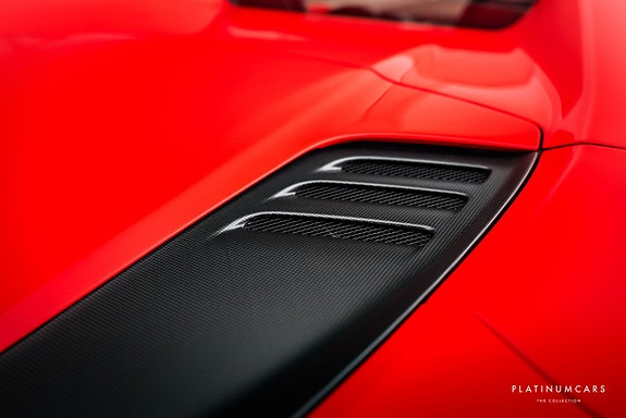Ferrari F8 Tributo 27 of 29