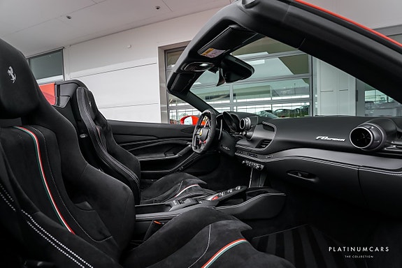 Ferrari F8 Tributo 6 of 29