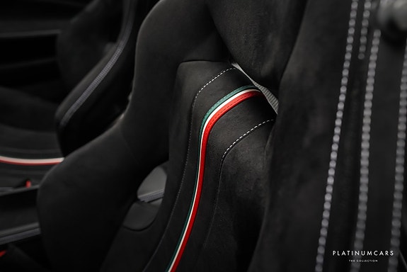 Ferrari F8 Tributo 8 of 29