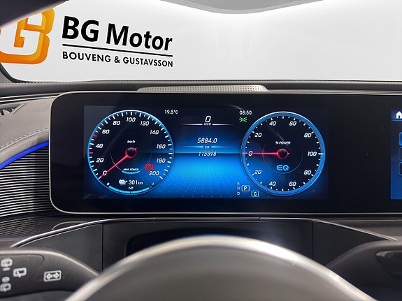 Mercedes-Benz EQC400 18 of 22